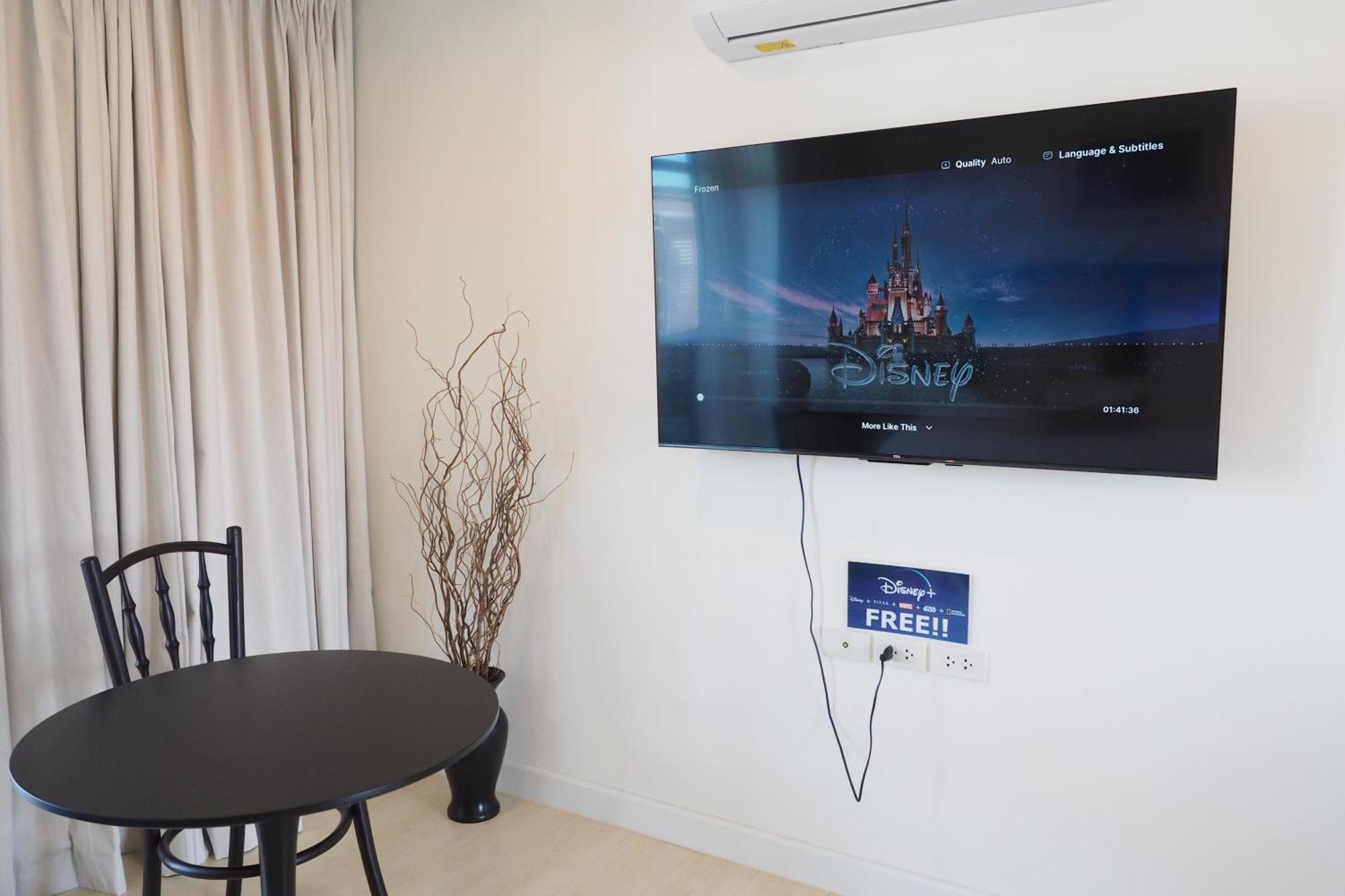 The Beach Bangsaen By Thanthita Next To Wonnapa Beach Free Disney Plus מראה חיצוני תמונה