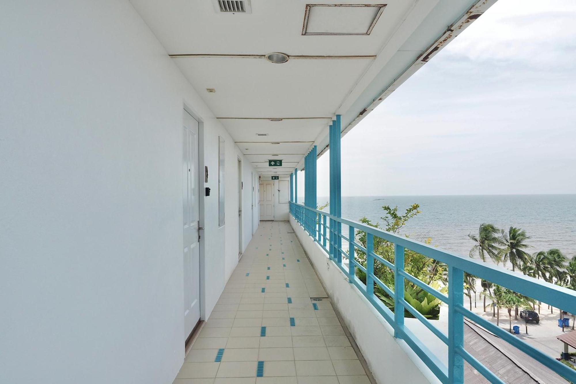 The Beach Bangsaen By Thanthita Next To Wonnapa Beach Free Disney Plus מראה חיצוני תמונה
