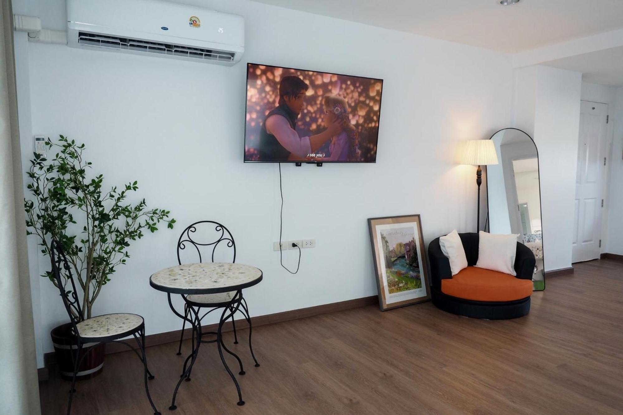The Beach Bangsaen By Thanthita Next To Wonnapa Beach Free Disney Plus מראה חיצוני תמונה